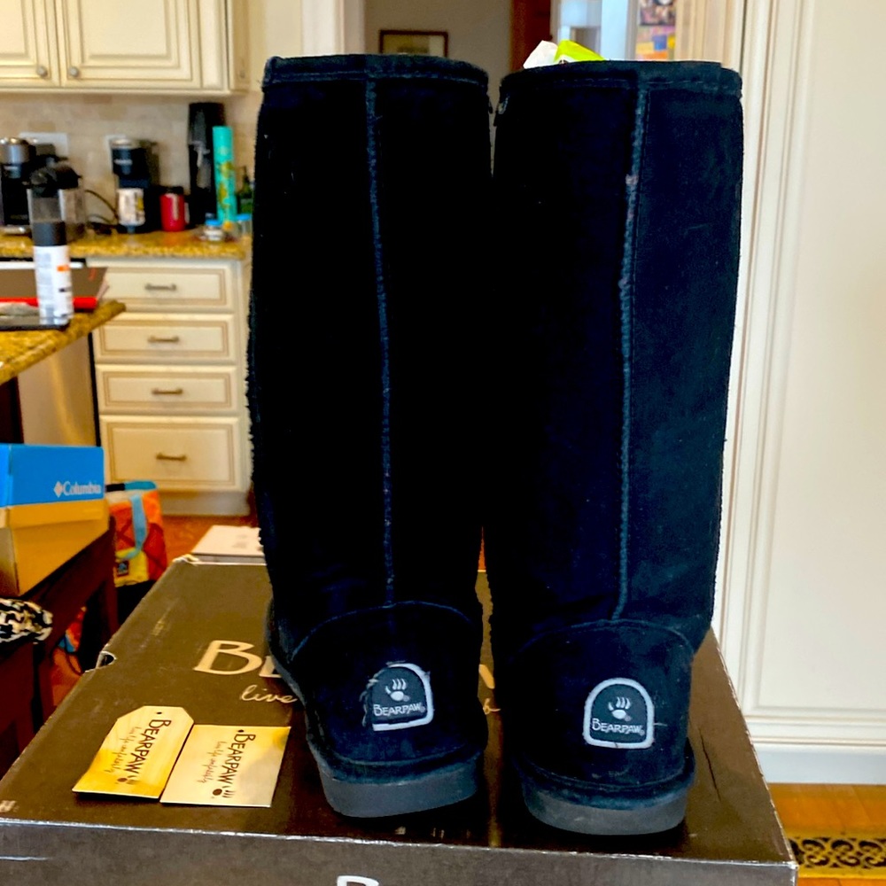 New, never worn, Sz 8, Black tall suede Bearpaw boots.